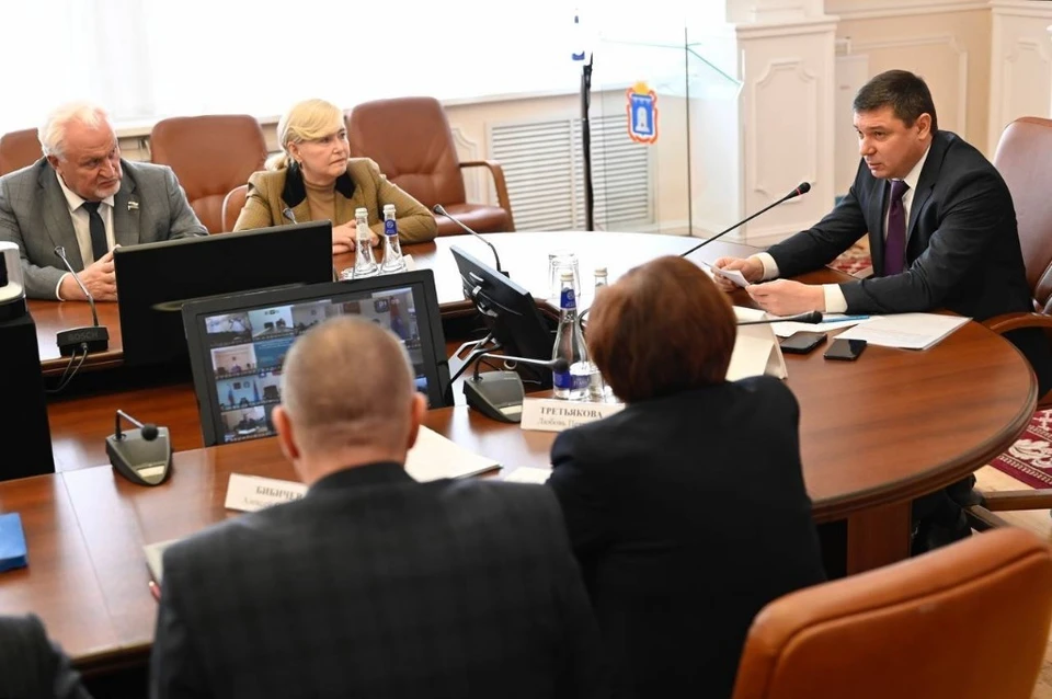 Глава региона Евгений Первышов поддержал формат выездных осмотров тамбовчан. Фото: Павел Васильев