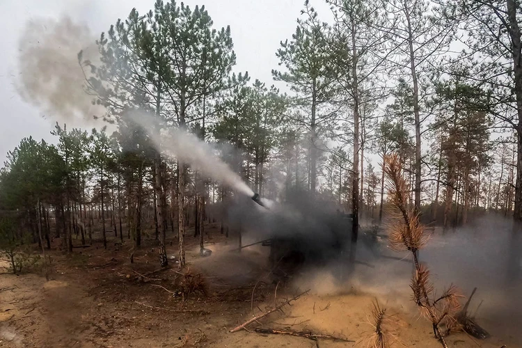 Российские солдаты убедили сдаться в плен 12 окруженных боевиков ВСУ у Купянска