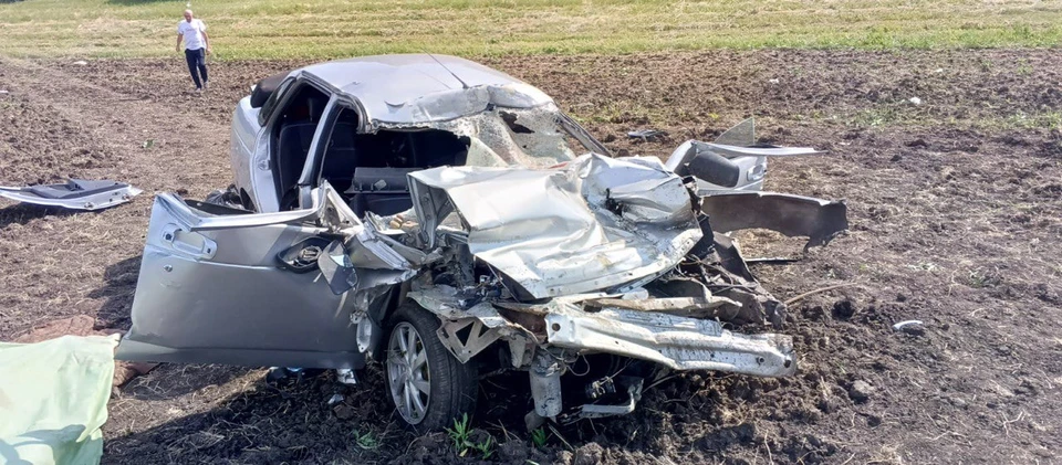 Водитель в страшной аварии выжил