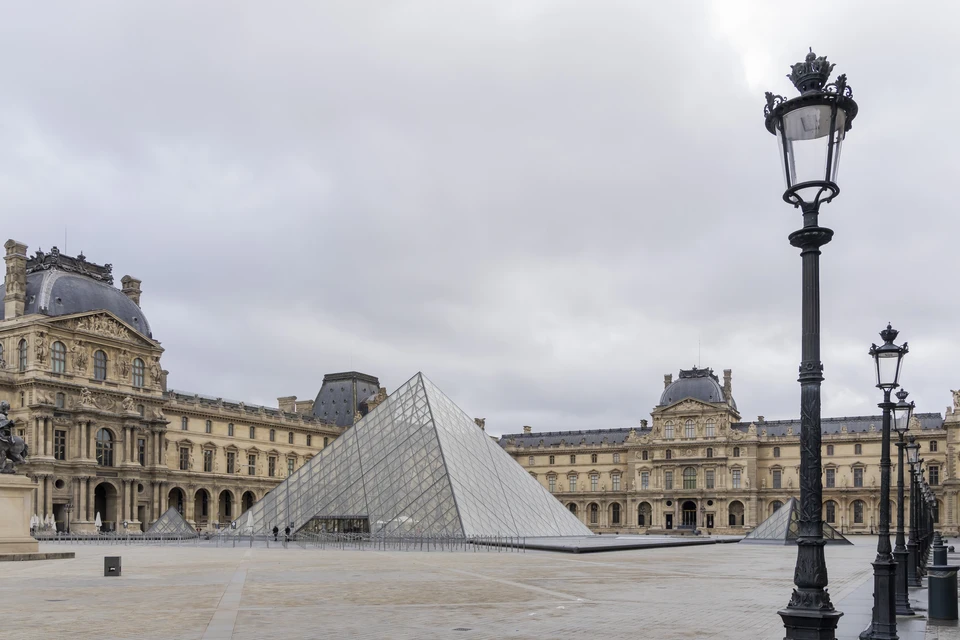 Во Франции задержаны пятеро подозреваемых по делу об ограблении Лувра