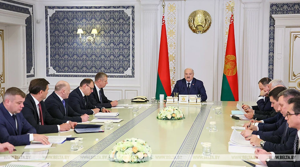 Лукашенко сказал, что надо делать из-за сложной ситуации без отговорок. Фото: БелТА.