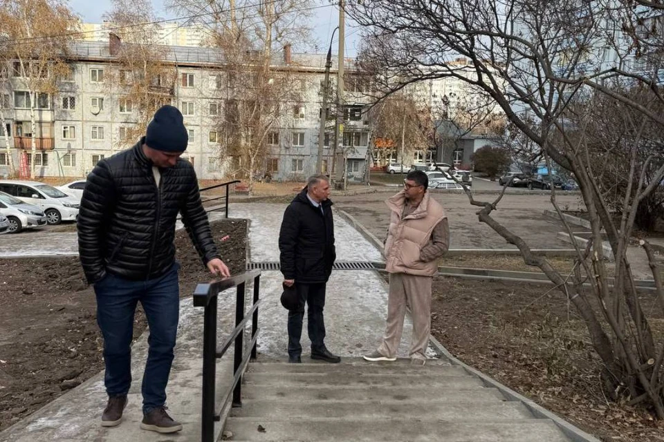 Во время объезда обсуждались планы благоустройства округа №34 на 2026 год.