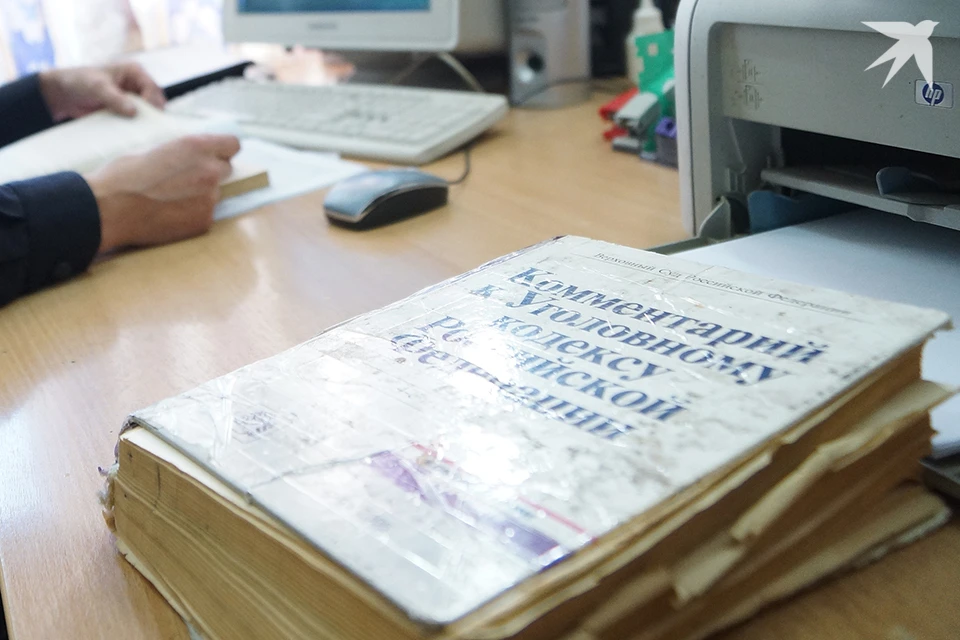 Полиция продолжает проверять связь подозреваемых с другими похожими преступлениями. Расследование продолжается.