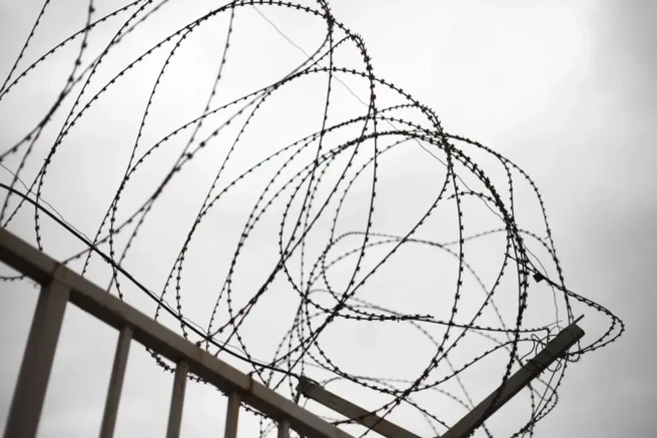 У одного из них изъяли крупную партию наркотиков прямо в ходе личного досмотра.