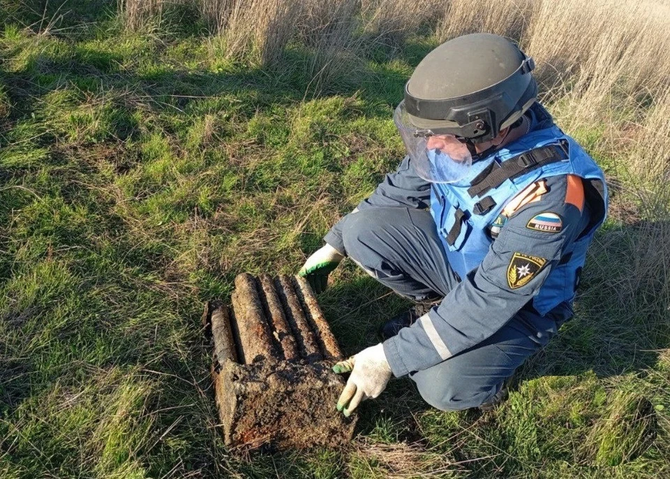 Через несколько минут опасное железо будет ликвидировано. Фото: ГУ МЧС Крыма