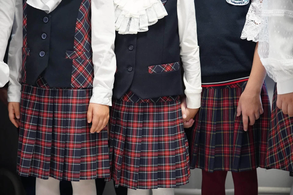 В школе №31 Улан-Удэ девочкам запретили носить брюки.