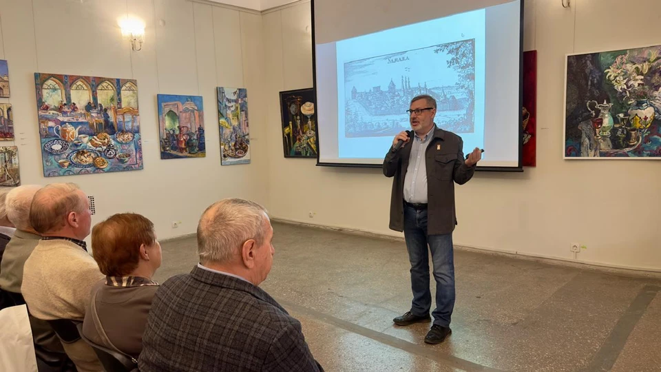 Гости презентации пообщались с автором книги и получили по экземпляру с его автографом / Фото: Т Плюс