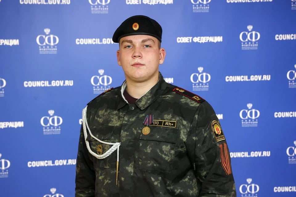 Константин Гусев получил медаль Совета Федерации «За проявленное мужество». Фото: Егоров Евгений/Пресс-служба Совета Федерации