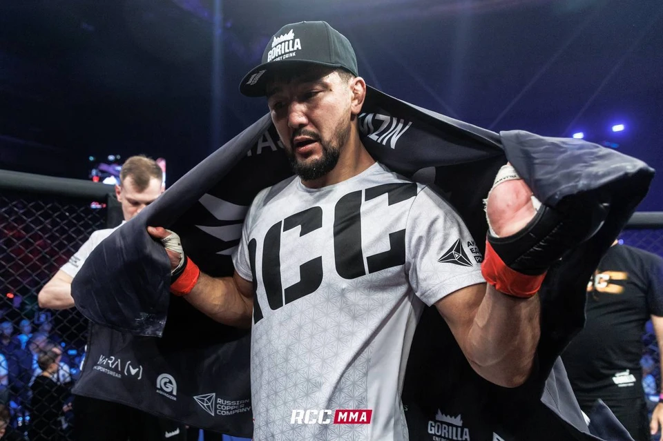 Ильяс Хамзин стал чемпионом организации в среднем весе. Фото: пресс-служба клуба «Архангел Михаил»