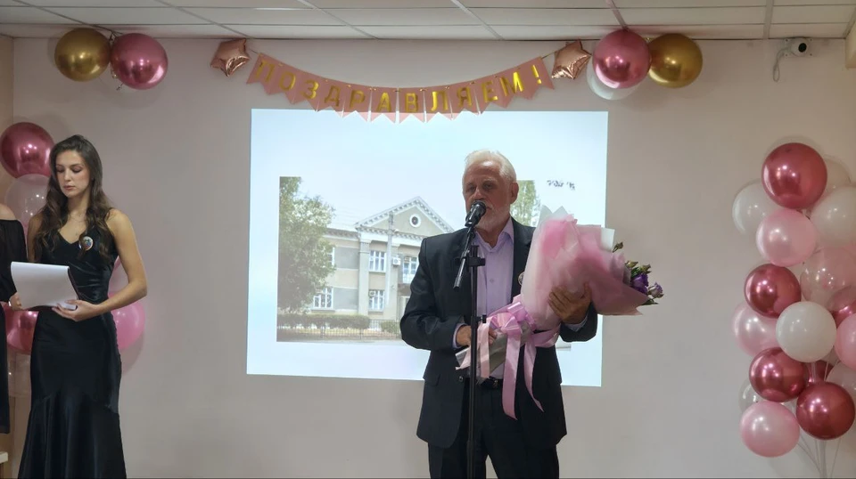 Поздравить медколледж с праздником пришел главврач областного перинатального центра Анатолий Скиданюк