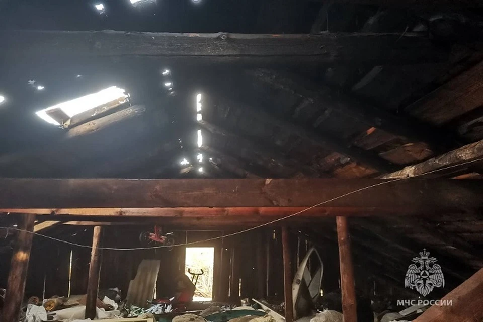 От МЧС на месте работали четыре человека, использовались две спецмашины. Фото: пресс-служба ГУ МЧС России по Ростовской области