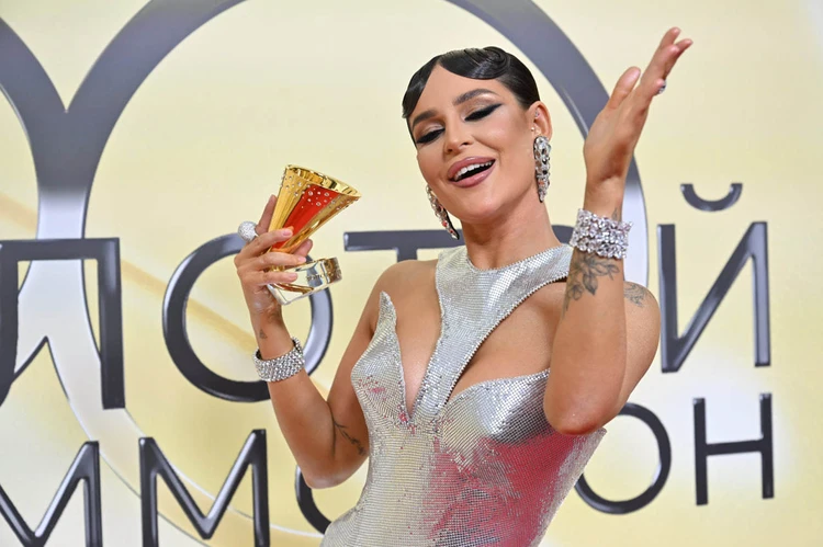 «Золотой граммофон — 2025»: Дерзкое декольте Тодоренко, сверкающая Севиль и элегантная Барановская