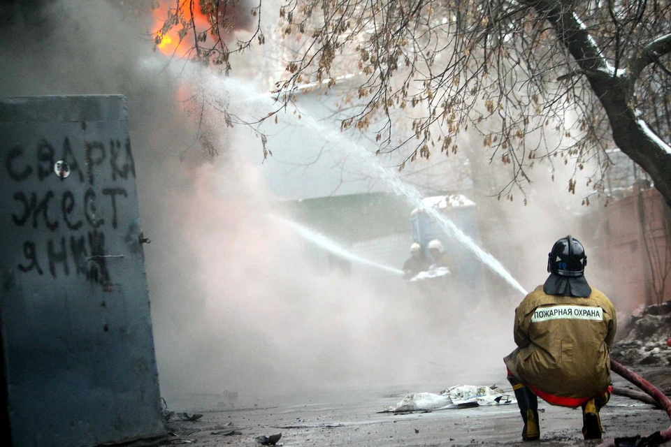 На месте находятся оперативные службы.