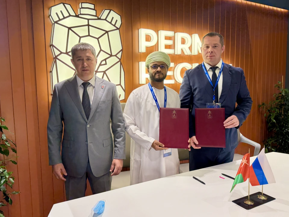 Церемония подписания прошла в присутствии губернатора Пермского края Дмитрия Махонина. Фото: правительство Пермского края.