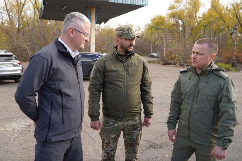 Губернатор также ознакомился с работой уникальной полевой лаборатории. Фото: правительство Камчатского края