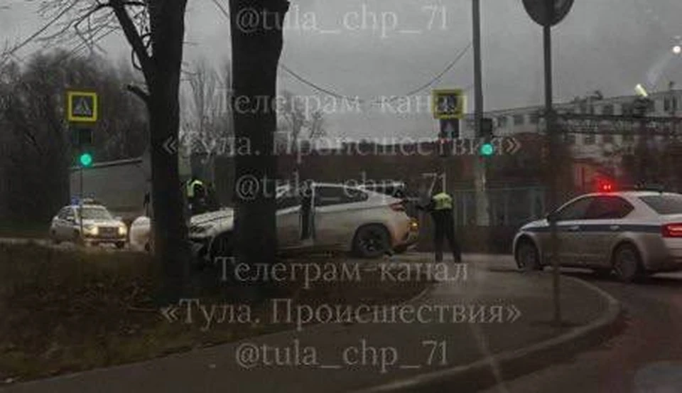 В ДТП на Набережной Дрейера в Туле пострадали четыре человека. Фото: телеграм-канал "Тула. Происшествия".