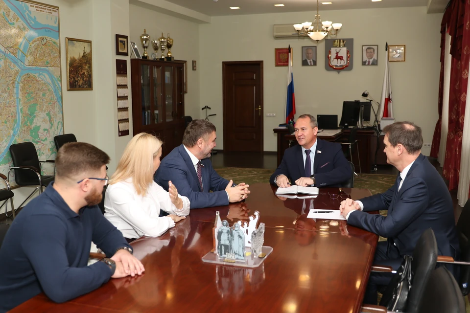 Евгений Чинцов встретился с представителями депутатского объединения ЛДПР в городской Думе Нижнего Новгорода. ФОТО: Дума Нижнего Новгорода.