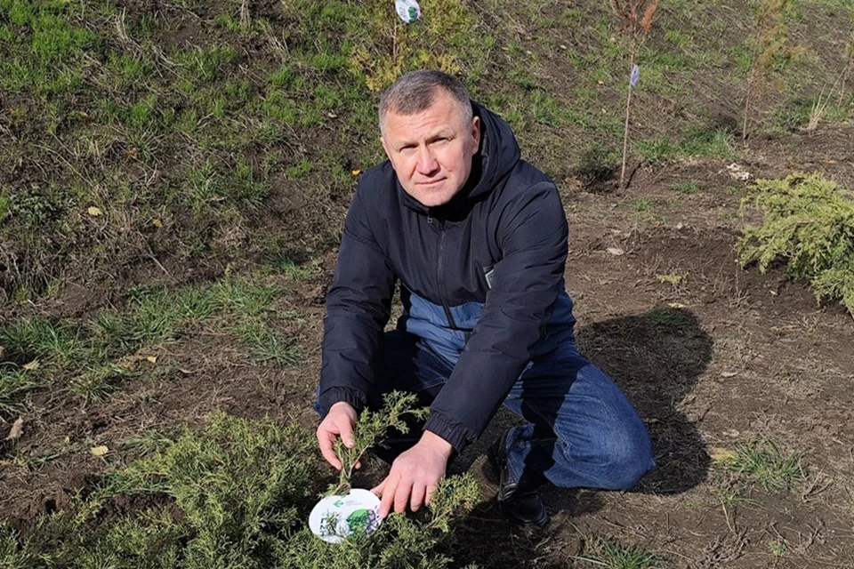 На территории перинатального центра в Донецке высадили «Сад памяти». Фото: ТГ/Шебалков