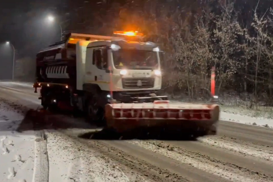 Дорожные службы работают круглосуточно. Фото: vk.com/igorasabin