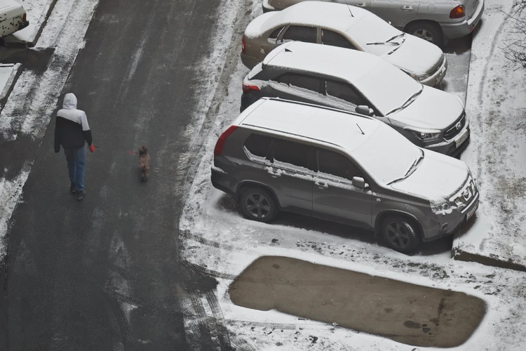 Автоэксперт объяснил, когда нужно переобувать машины в Петербурге