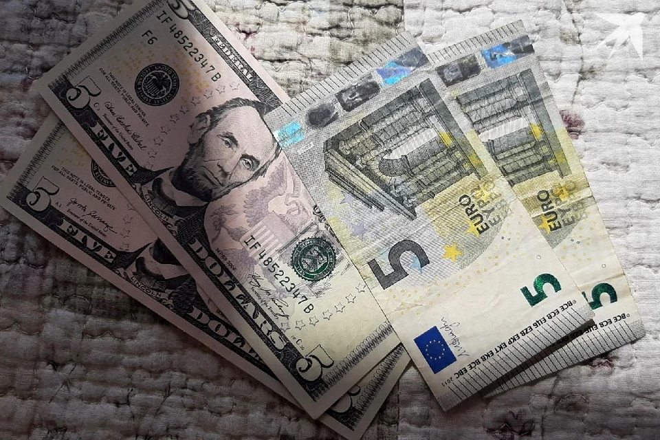 Курс доллара и евро установлены на 6 ноября перед большими выходными. Фото: архив «КП».