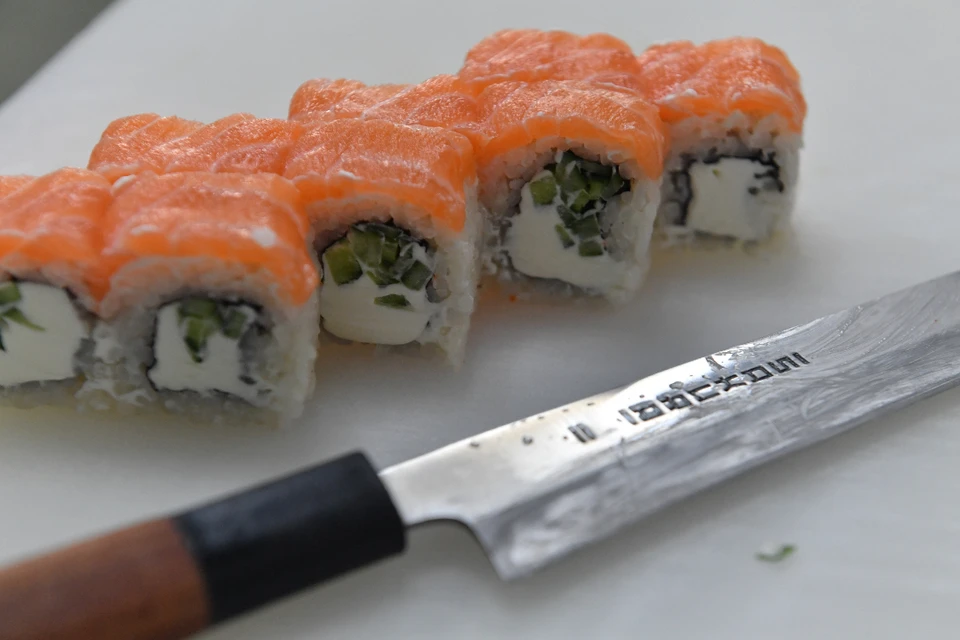 Суд приостановил работу суши-бара в Усть-Илимске после отравления 10 человек