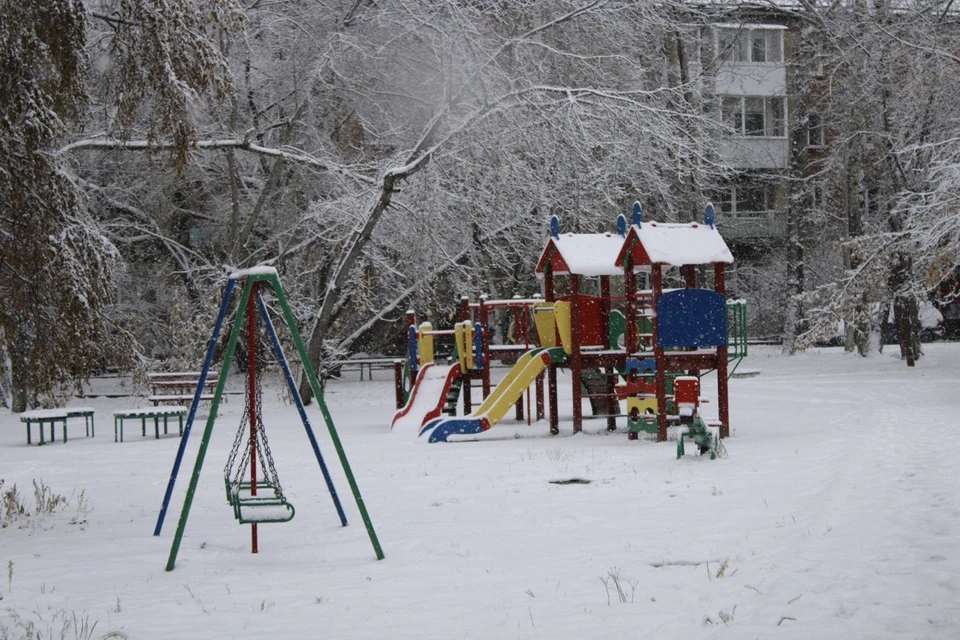 Снег окутал Иркутск 7 ноября.