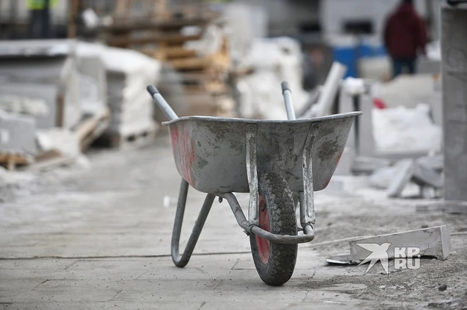 Подрядчик проводит работы в школе