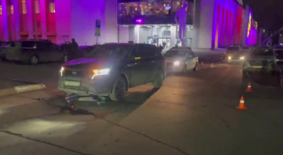 Иномарка сбила подростка на электросамокате у нижегородского ТЦ. Фото: пресс-служба УГИБДД по Нижегородской области.