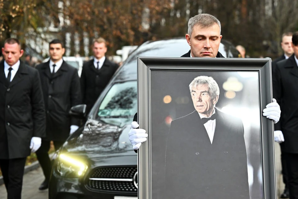 8 ноября простились с телеведущим Юрием Николаевым