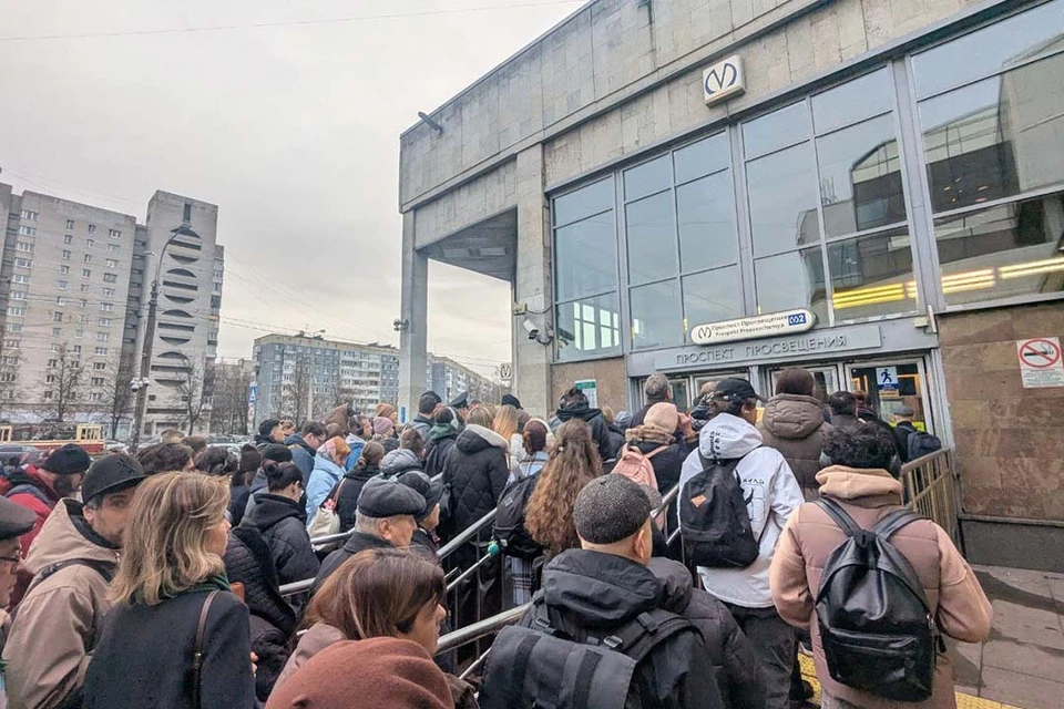 Станции возобновили работу в обычном режиме.