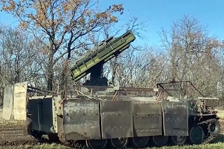 Перехватили беспилотники врага под дороге к мирным городам: Расчет ЗРК «Стрела-10М» точными пусками ракет уничтожил два ударных БПЛА в Запорожской области