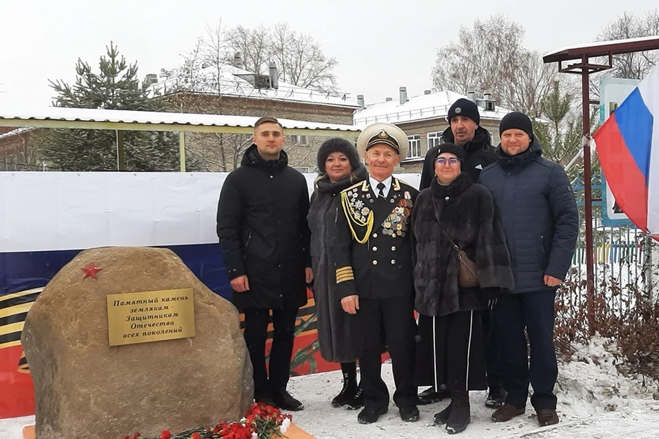 Процесс создания мемориала объединил в общем порыве жителей микрорайона, общественников и городские власти. Фото: Ольга ПАВЛОВА