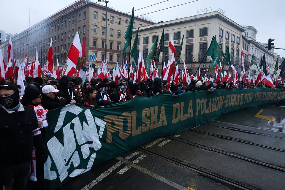 Около 100 тысяч человек примкнули к маршу националистических движений в Польше