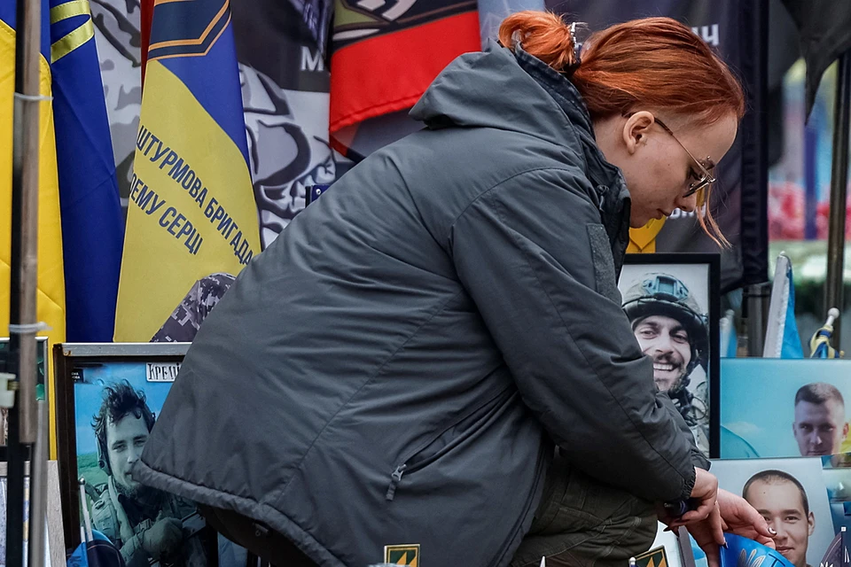 Согласитесь, так поглумиться одновременно и над погибшими, и над их семьями – это надо еще иметь определенное мастерство