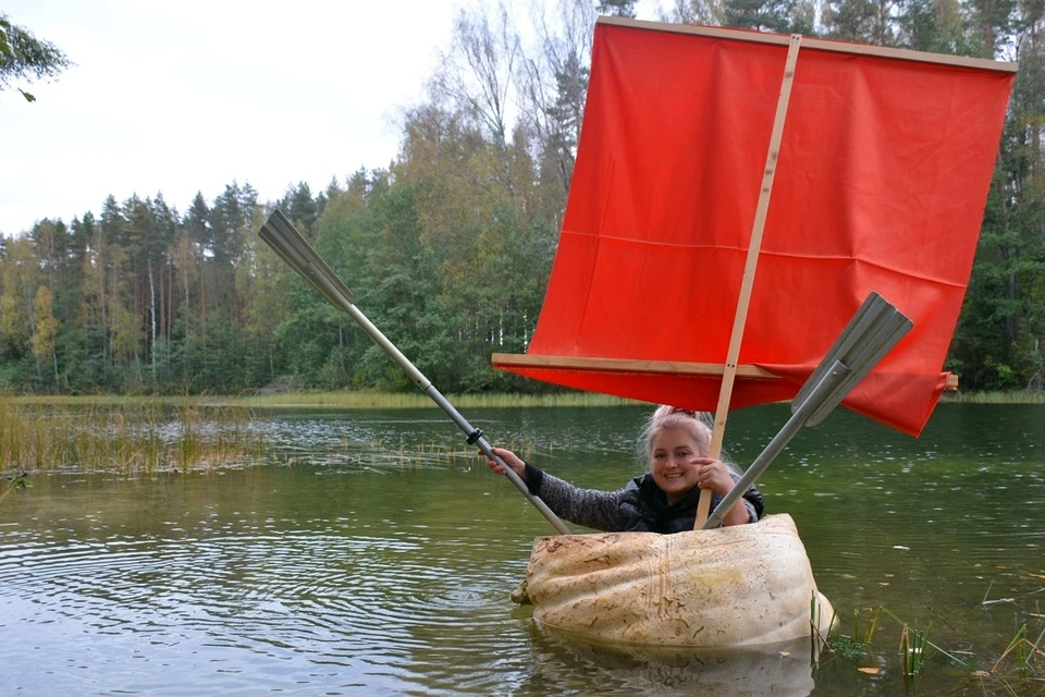 Юлия Богданова спустила на воду тыкву весом в 220 килограммов и стала рекордсменкой. Фото: личная страница героя публикации