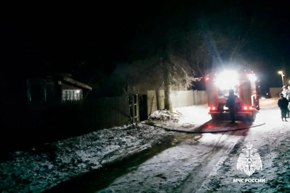 В Тверской области на пожаре погибли мужчина и женщина. Фото: телеграм-канал ГУ МЧС по Тверской области.
