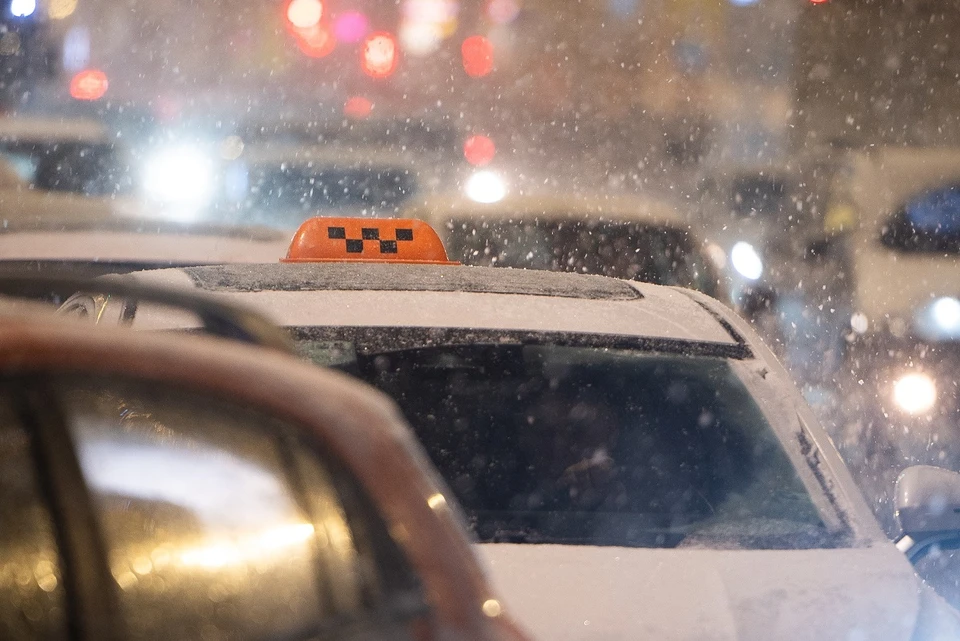 Водитель отказался начинать поездку, объяснив это отсутствием детского кресла.