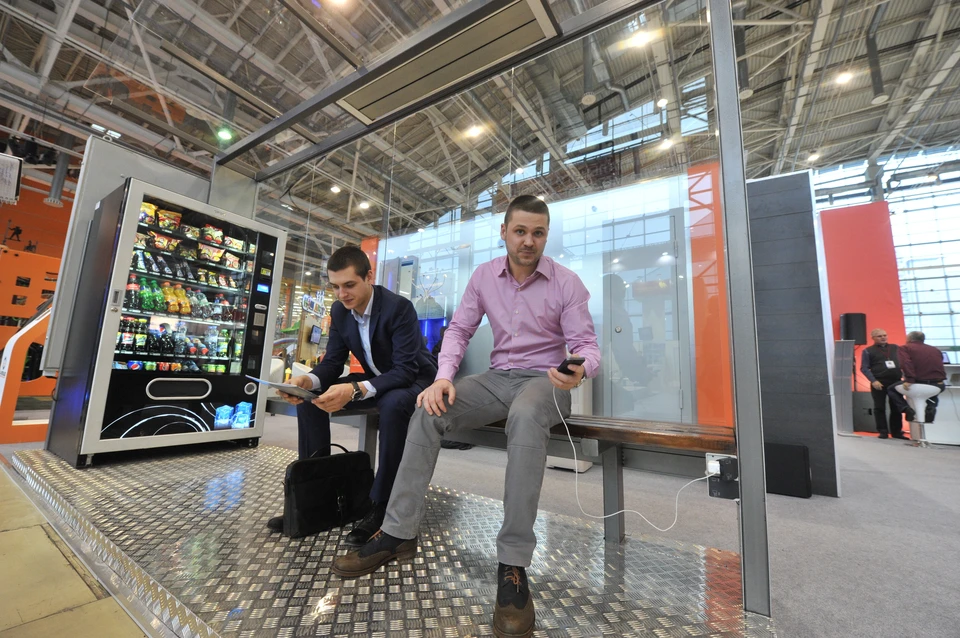 Аналитик Муртазин рассказал об опасности зарядки телефона в общественных местах