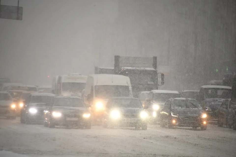 Утро для тысяч хабаровчан началось не с бодрящего кофе, а с 10-балльных пробок