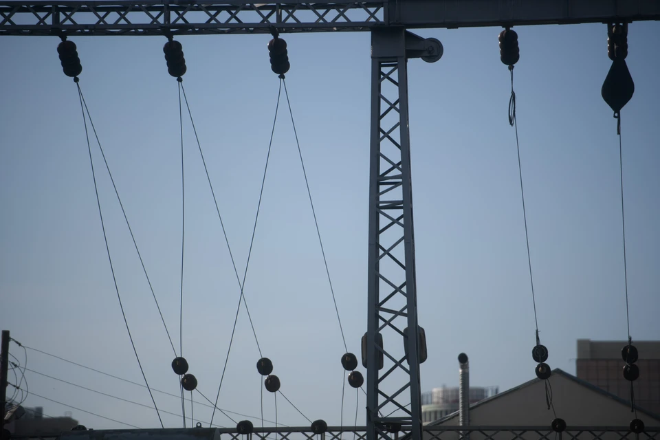 Энергетики работают над восстановлением подачи электроэнергии.