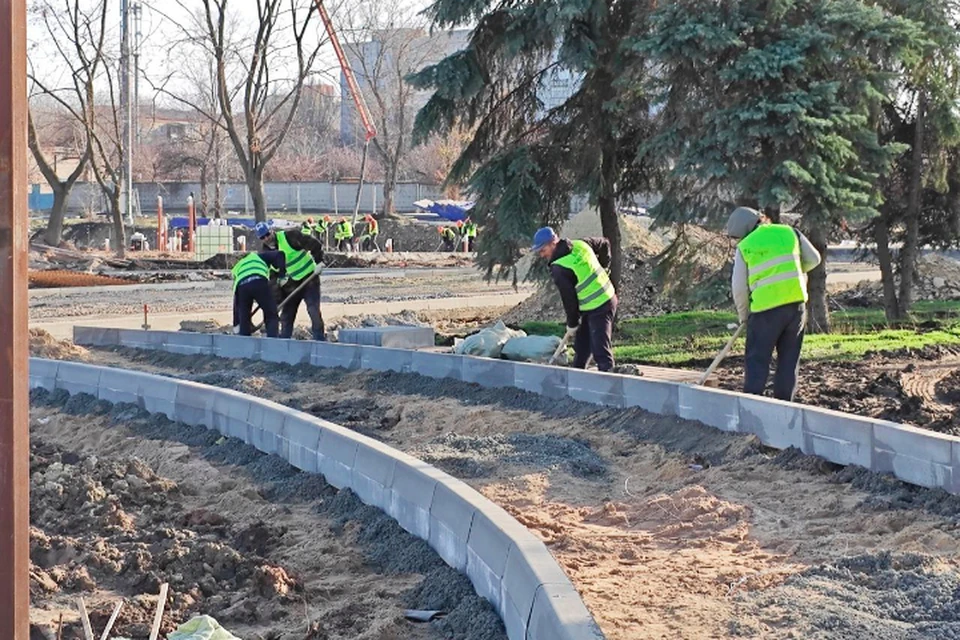 В парке "Дружба" работает 70 специалистов и 20 единиц техники