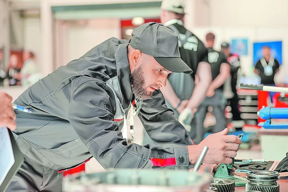 Ветеран СВО Роман Толкунов прошел обучение по ремонту и обслуживанию автомобилей. Фото: Пресс-служба Государственного фонда «Защитники Отечества».