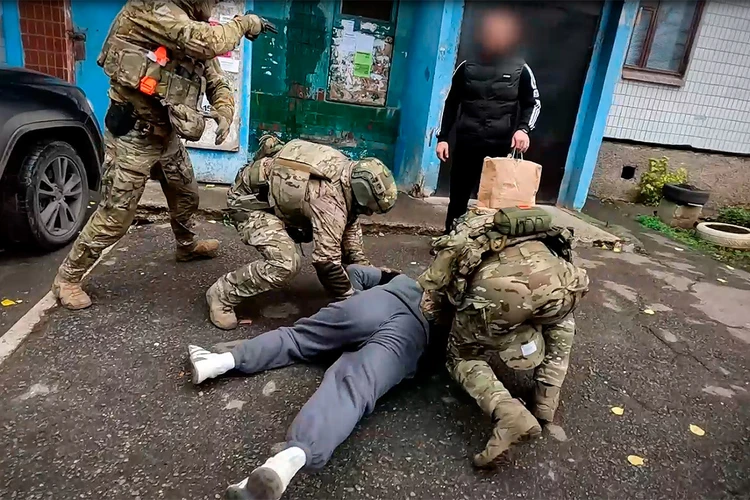 Отравленное пиво и красавица-Полина: как спецслужбы предотвратили покушение Киева на российского офицера