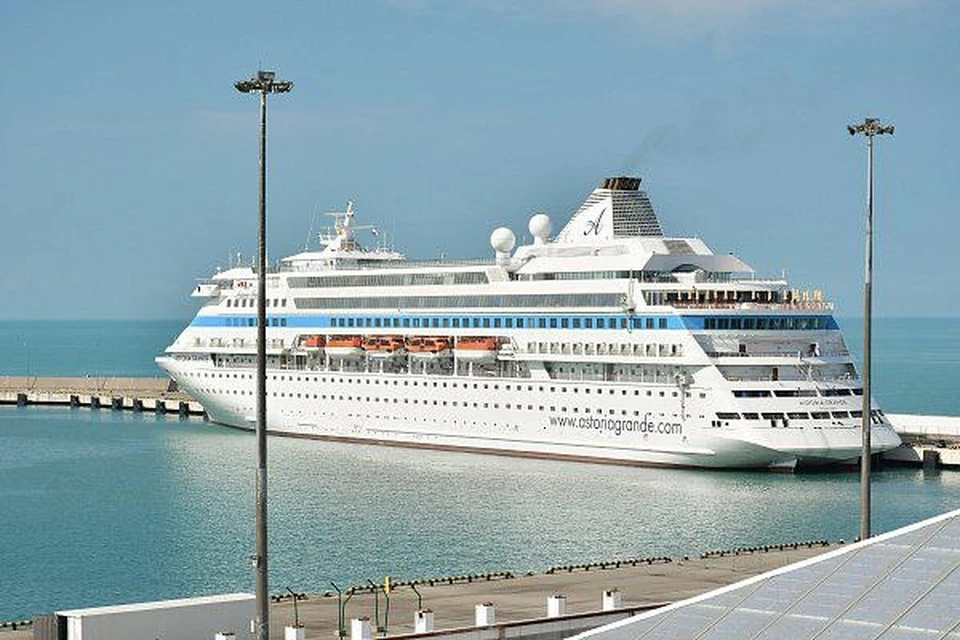 Судно ожидает разрешений. Фото: cruiseinform.ru