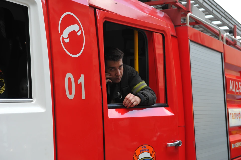 Пламя потушили на трех квадратных метрах.