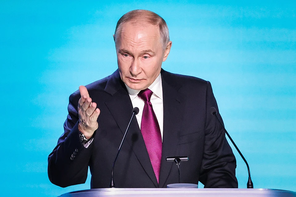 Владимир Путин в среду приехал на конференцию по искусственному интеллекту и машинному обучению.