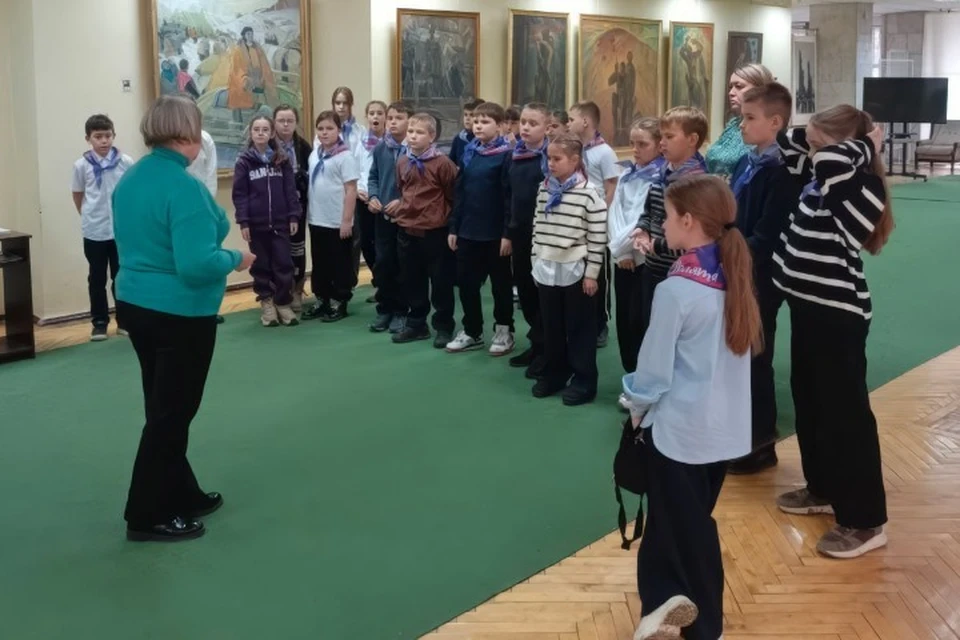 Экскурсию посетили учащиеся одной из школ. ФОТО: Минкультуры ЛНР