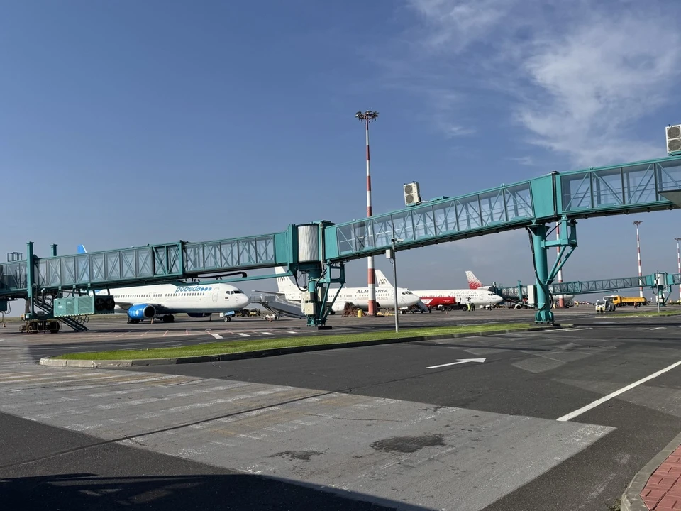 Пока самолеты никуда не летят.