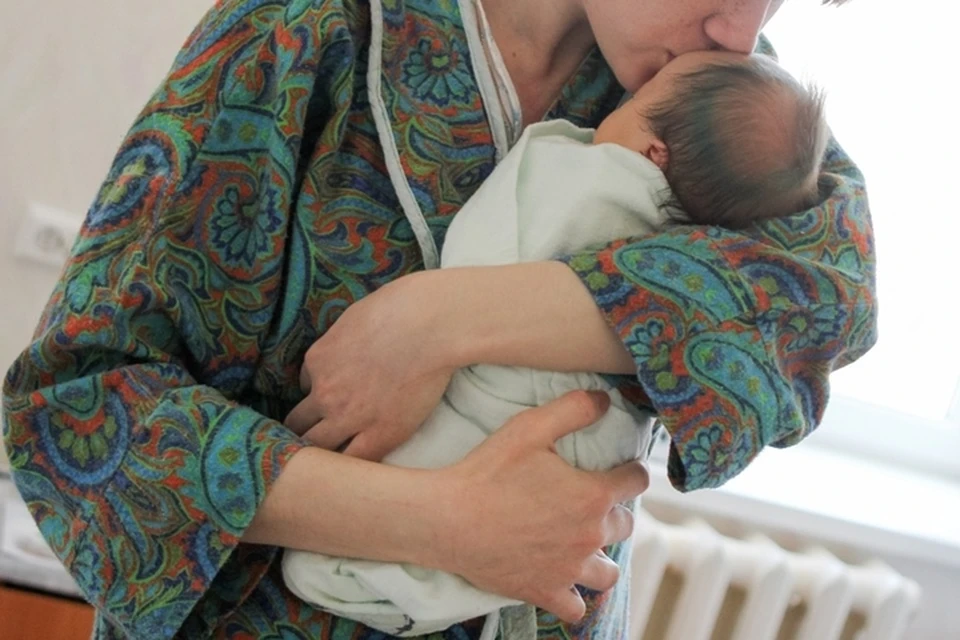 Она приезжала на работу к коллегам с малышом.